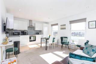 Stunning S/Wimbledon Flat w/parking in London, Uk - 9