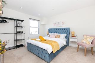 Stunning S/Wimbledon Flat w/parking in London, Uk - 0