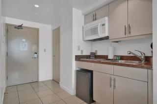 Beautiful Blue & Gold Studio With Ocean View - Miami - 1