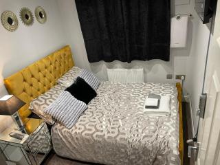 Crestfield Lodge - Thamesmead - 6