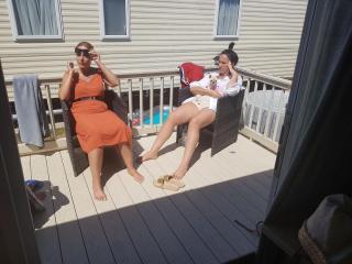 PET FREE family mobile Home sleeps 8 with large secured decking Sea wick holiday park - 3