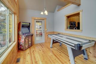 Ellijay Cabin with Hot Tub and Mountain Views - Ellijay - 8