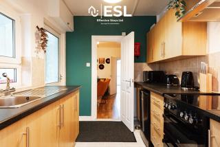 3 bedroom House - Next to Wrexham FC Racecourse Stadium - 2