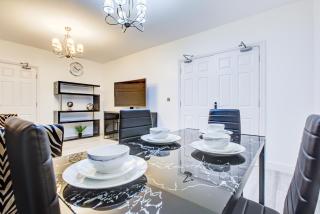 CrossVille Homes - 7 bed house, 3 baths, 3 parking - Navestock - 7