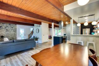 Modern Oregon Getaway with Fireplace, Yard and Deck - 4