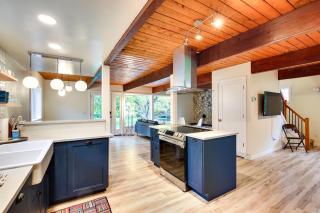 Modern Oregon Getaway with Fireplace, Yard and Deck - 3