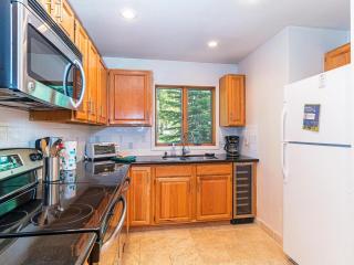 252 McCloud Upper level unit - Incline Village - 2
