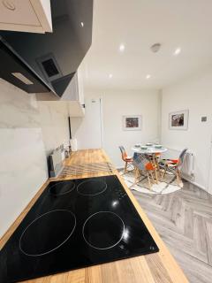 Private Room in a Newly renovated House with its own Kitchenette and Lounge in Birmingham - Quinton R2 - 5