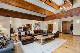 Large Luxury 6 bedroom Family Home - 5