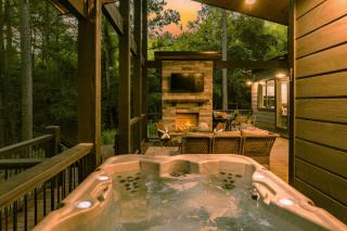 New Modern Farmhouse w Jacuzzi BBQ Arcade - 8