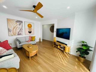 Tide 'n' Seek: Family Beach House with Games Room - Vincentia - 0