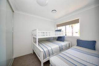 Beautiful 2 Bed Retreat 2 min walk to tramline - Gold Coast - 7