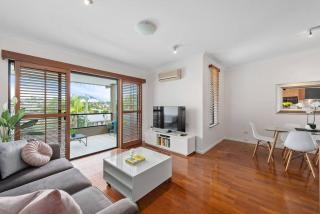 Hidden in New Farm ~ 1 Bed/1 Bath /1 Car/Views! - Brisbane - 9
