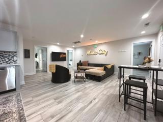 30 Day Rental In Nashville King Bed 3bd3ba - Nashville - 1
