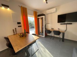 Valkane Beach Apartments - 8