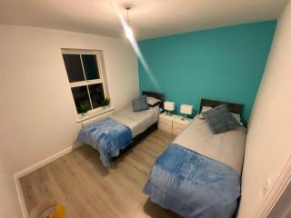 Spacious & Central Ground Floor Apt - 2