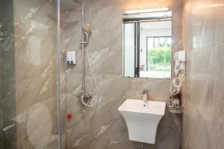 Lake View Hotel - 5