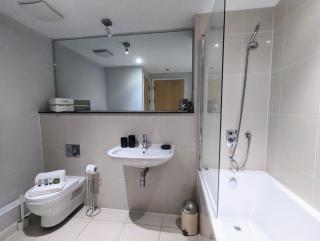 Apartment 100m from Fistral Beach- Underground Parking-Surf Shower & Locker- Sleeps 6 - Newquay - 3