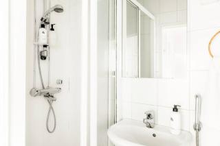 Downtown Light-Filled Retreat - 4