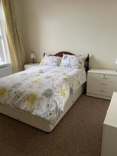 Portrush Centrally located 5 Bed Home with a view and Parking - Portrush - 4