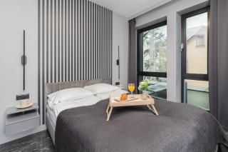 Luxurious Apartment with Two Bedrooms and Parking in Gdynia by Noclegi Renters - Gdynia - 9