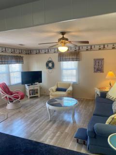 Beach Breeze 1, short walk to Atlantic Ocean, pet friendly, very quiet & family friendly - Myrtle Beach - 5