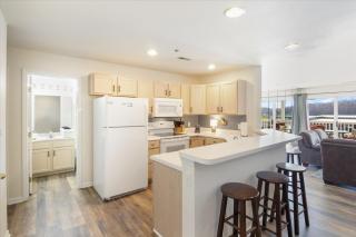 Lake Front Condo with a Balcony! - Osage Beach - 6