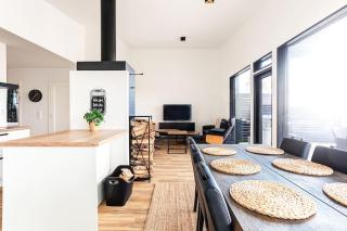 Villa Karina - Beachfront with Jacuzzi - 3