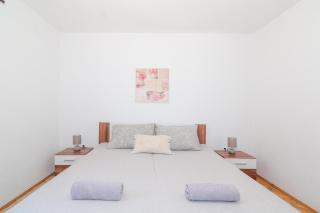 Pag holiday home & terrace - Pag - 2