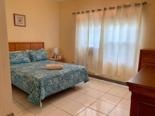 SUITE 2, BLUE PAVILION - Steps to BEACH - 3