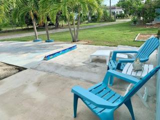 SUITE 4, BLUE PAVILION - Steps to BEACH - Car, Value, Service - 6
