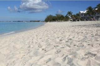 SUITE 2A, BLUE PAVILION - Steps to BEACH - 3