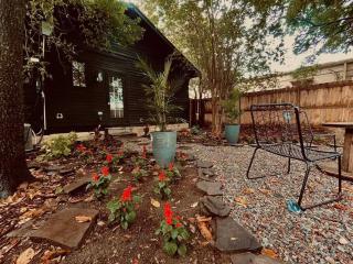 Midnight Bungalow, near Cargo District & Downtown Wilmington - Wilmington - 8