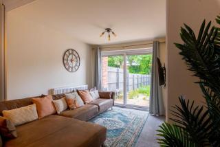 4BR Stylish and Elegant Bungalow with Free Parking - Thorpe Saint Andrew - 0