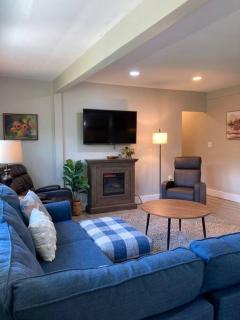 Mountain Magic~Hot Tub, Fire pit, Foosball - Bakersville - 5