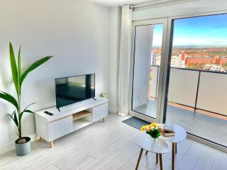 Apto HUCA. Parking/WIFI incluido - 1