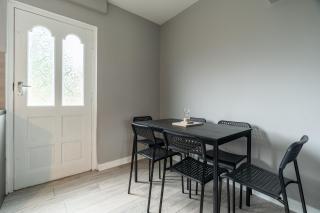 2 BDR House At Caledonia Luxe Stays Short Lets & Serviced Accommodation Grangemouth - 9