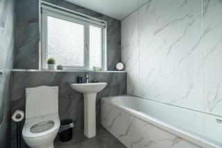 2 BDR House At Caledonia Luxe Stays Short Lets & Serviced Accommodation Grangemouth - 4