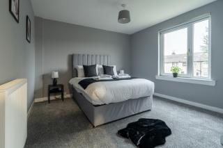 2 BDR House At Caledonia Luxe Stays Short Lets & Serviced Accommodation Grangemouth - 1