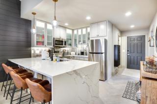 Views and Pool Access Luxurious Lake Ozark Condo - Lake Ozark - 9