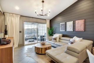 Views and Pool Access Luxurious Lake Ozark Condo - Lake Ozark - 7