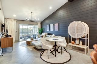 Views and Pool Access Luxurious Lake Ozark Condo - Lake Ozark - 3
