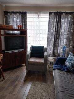 San-Lou Airbnb - Sunridge Park - 8