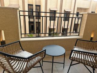 شقة فاخرة 3 غرف نوم وشرفة على الحديقة - Riad - 2