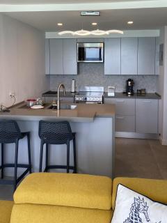 KASA Blue Ocean - 2 bed 2 bath for 4 OCEAN VIEW BALCONY BEACHFRONT CONDO POOL - San Juan - 5