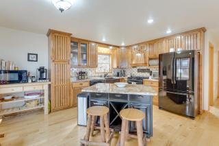 Spacious Murphy Retreat with Decks and Game Room! - Salem - 4