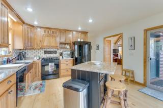 Spacious Murphy Retreat with Decks and Game Room! - Salem - 2