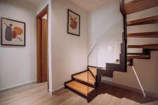 Gloom 3-BR Apt in Tilal Faqra - 8