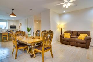 WFH-Friendly Brownsville Home with Private Patio - 9