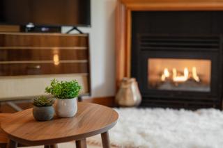 2BR in Granite Court, Village Location, King Bed, Private Balcony, Parking, Fireplace - 9